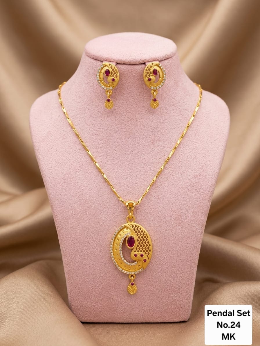 Desiger Gold Pleted Chain Pendent With Earings Set